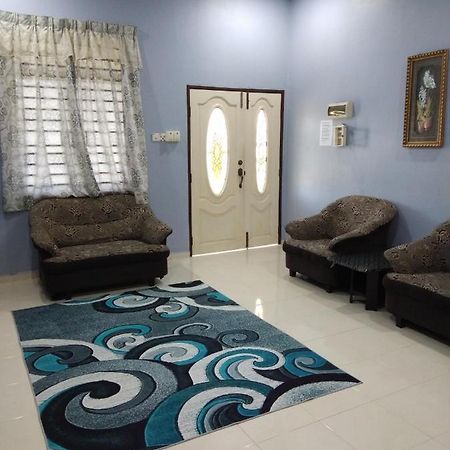 Davallia Homestay Дунгун Екстериор снимка