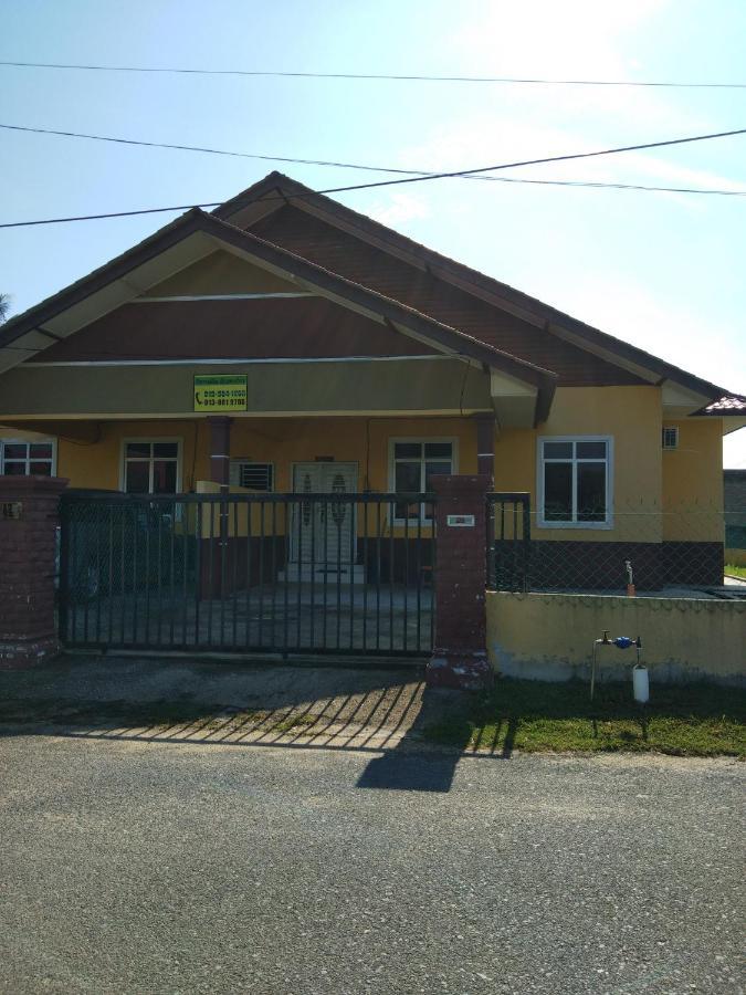 Davallia Homestay Дунгун Екстериор снимка