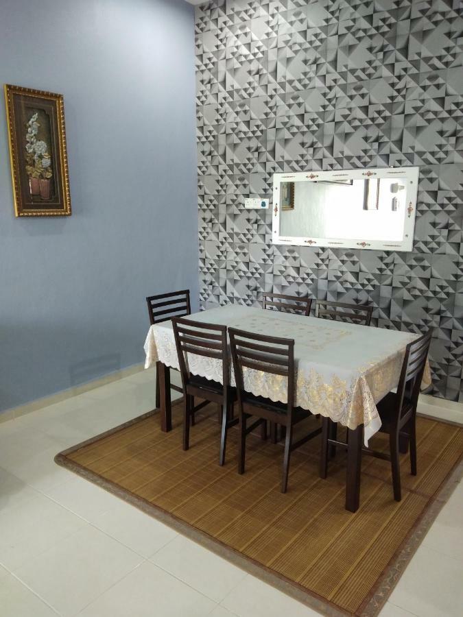 Davallia Homestay Дунгун Екстериор снимка